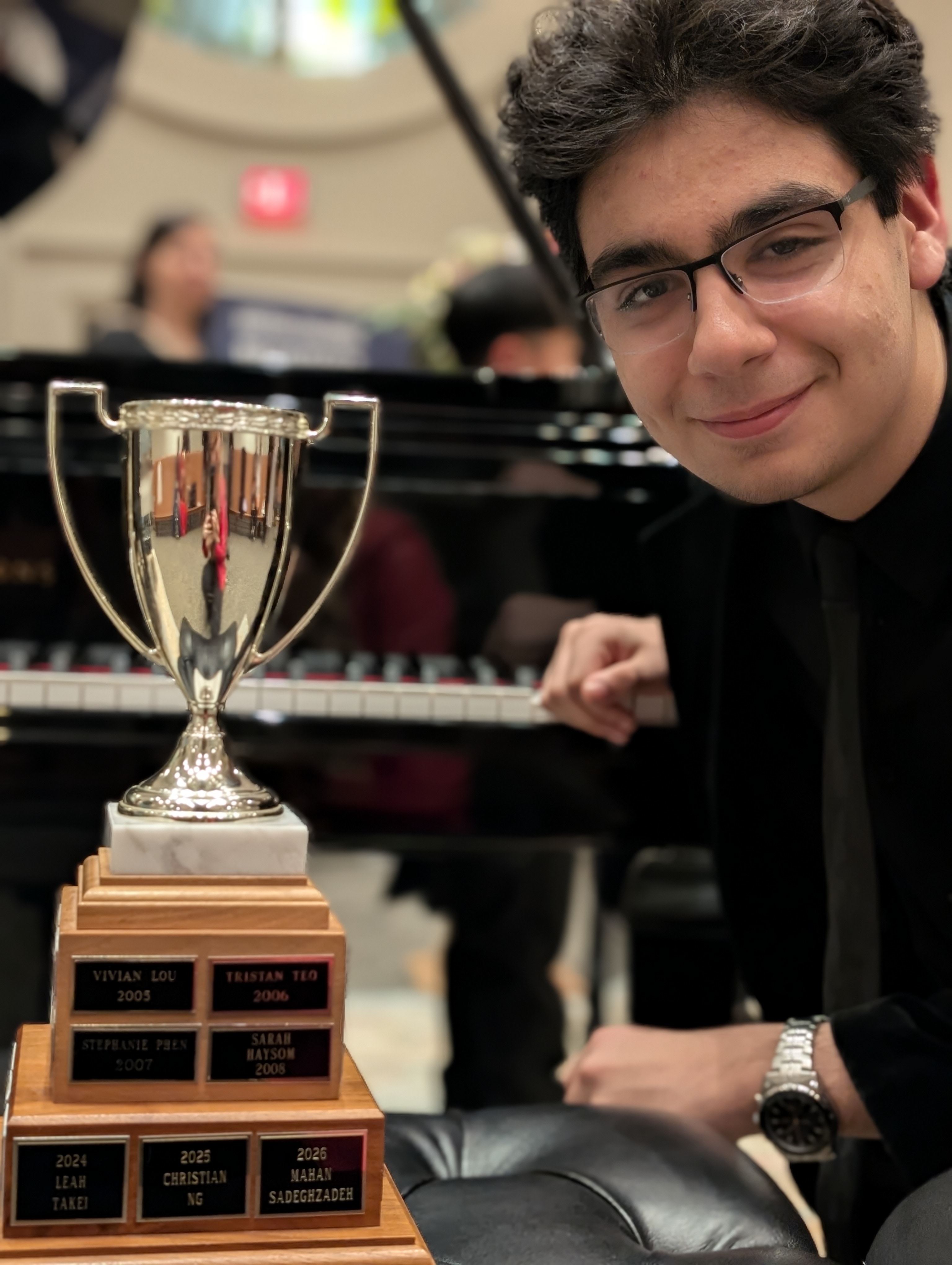 Mahan with NSMF trophy closeup